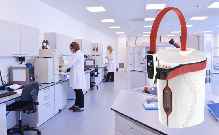 使用纯水 MEDICA 的实验室科学家